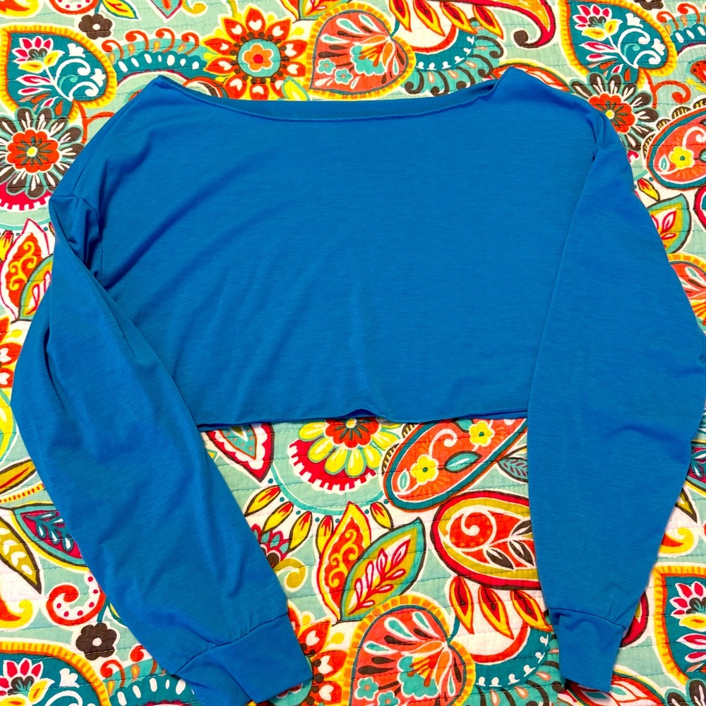 Medium blue crop tee- l/s